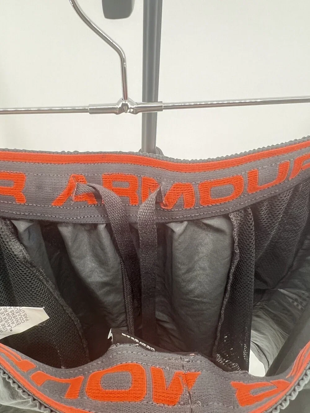Under Armour Shorts Size S, 1-13 Men's Heat Gear (1-13)